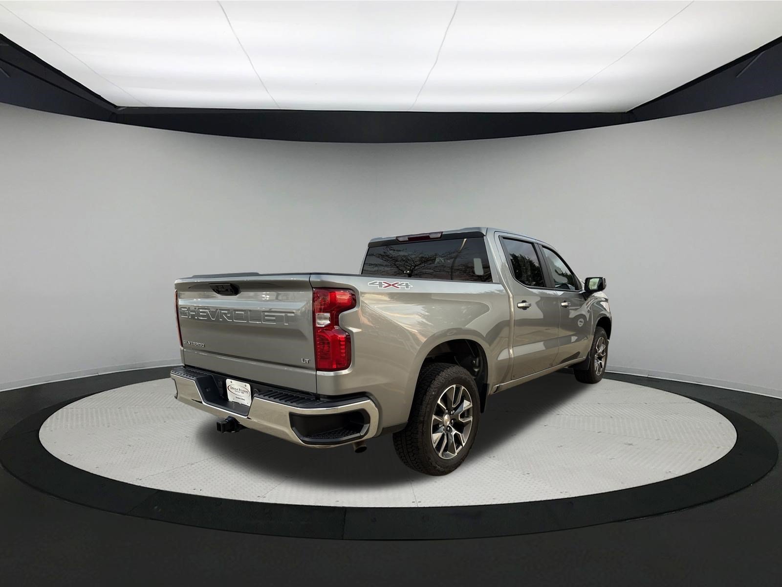 Used 2024 Chevrolet Silverado 1500 LT AWD/4WD image 7
