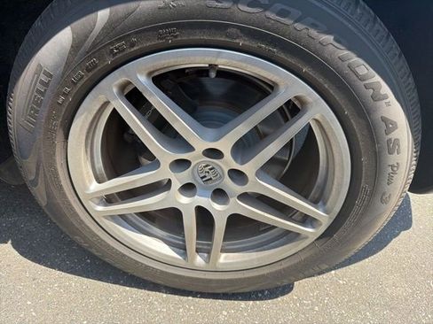 Used 2018 Porsche Macan AWD/4WD image 7