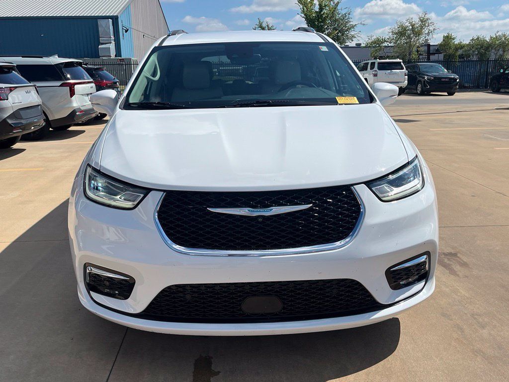 Used 2021 Chrysler Pacifica Touring-L FWD image 5
