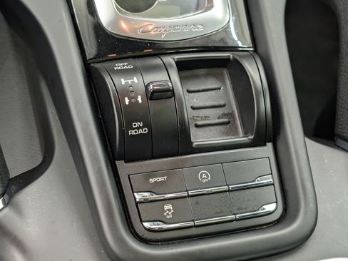 Used 2018 Porsche Cayenne AWD image 26