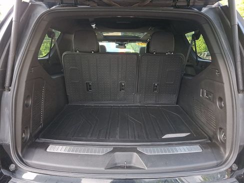 Used 2023 Chevrolet Suburban Z71 w/ Luxury Package AWD/4WD image 28