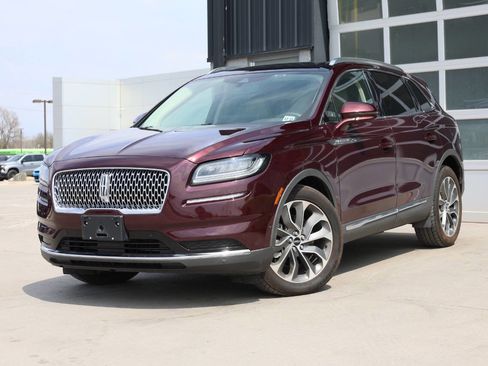 Used 2022 Lincoln Nautilus Reserve w/ Equipment Group 201A image 3