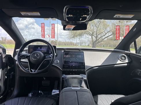 Used 2022 Mercedes-Benz EQS 450+ Sedan image 30