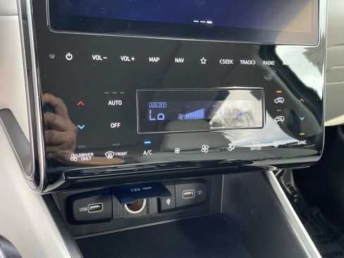 Certified 2024 Hyundai Tucson Limited image 11