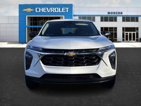 Used 2025 Chevrolet Trax LS image 7