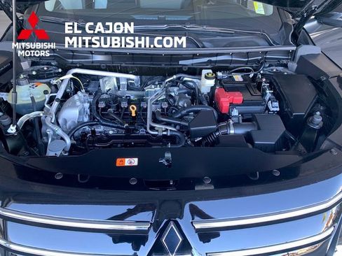 Used 2025 Mitsubishi Outlander SE image 25