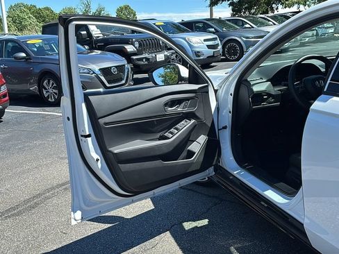 Used 2025 Honda Accord Touring image 11