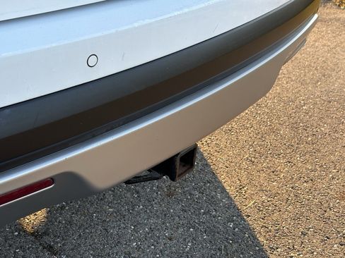 Used 2017 Ford Explorer XLT w/ Equipment Group 202A image 12