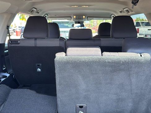 Used 2021 Toyota Highlander LE FWD image 32