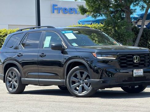 Certified 2025 Honda Pilot Sport image 2