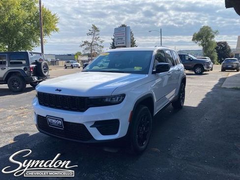 New 2025 Jeep Grand Cherokee Altitude AWD/4WD image 6