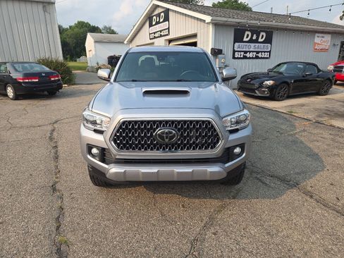 Used 2019 Toyota Tacoma TRD Sport AWD/4WD image 3