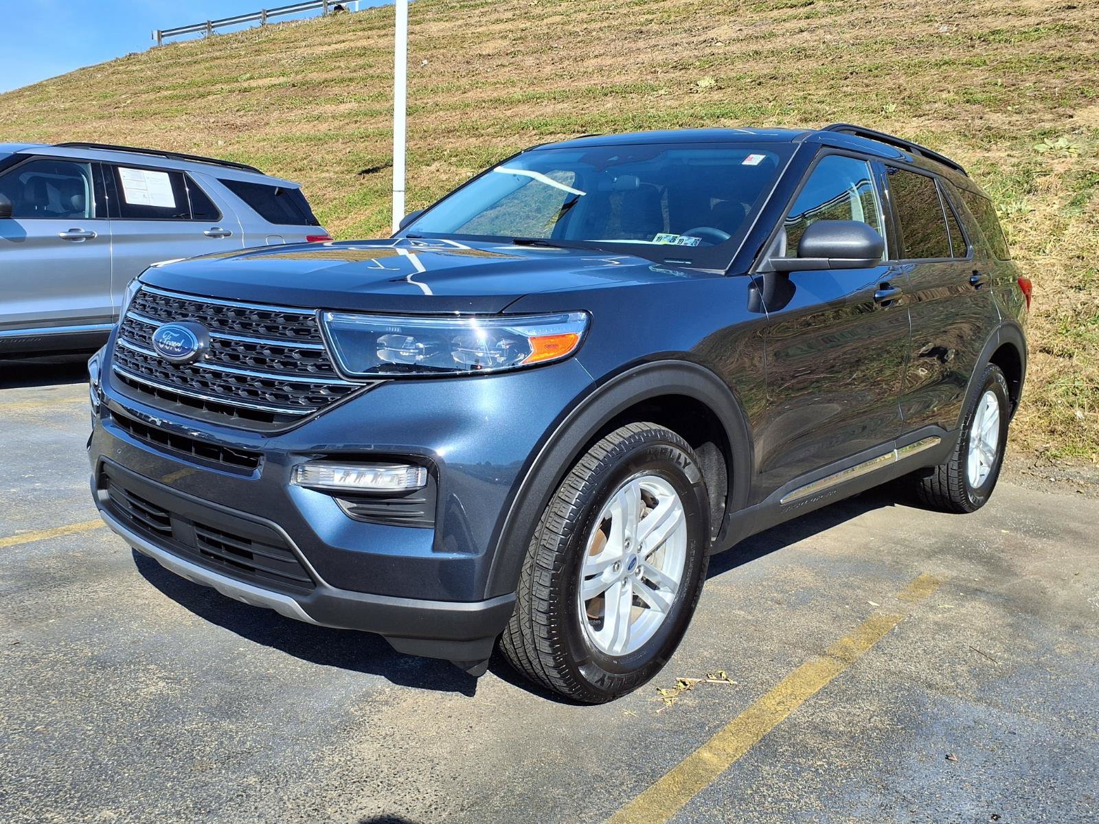 Used 2023 Ford Explorer XLT w/ Equipment Group 202A AWD/4WD image 3