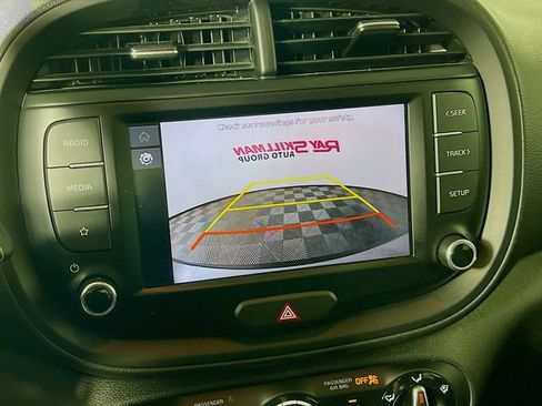 Used 2024 Kia Soul LX w/ Option Group 015 FWD image 17