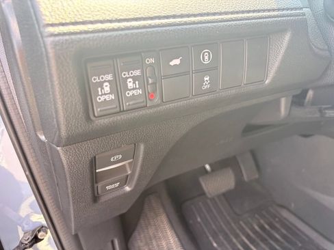 Used 2023 Honda Odyssey Sport image 13