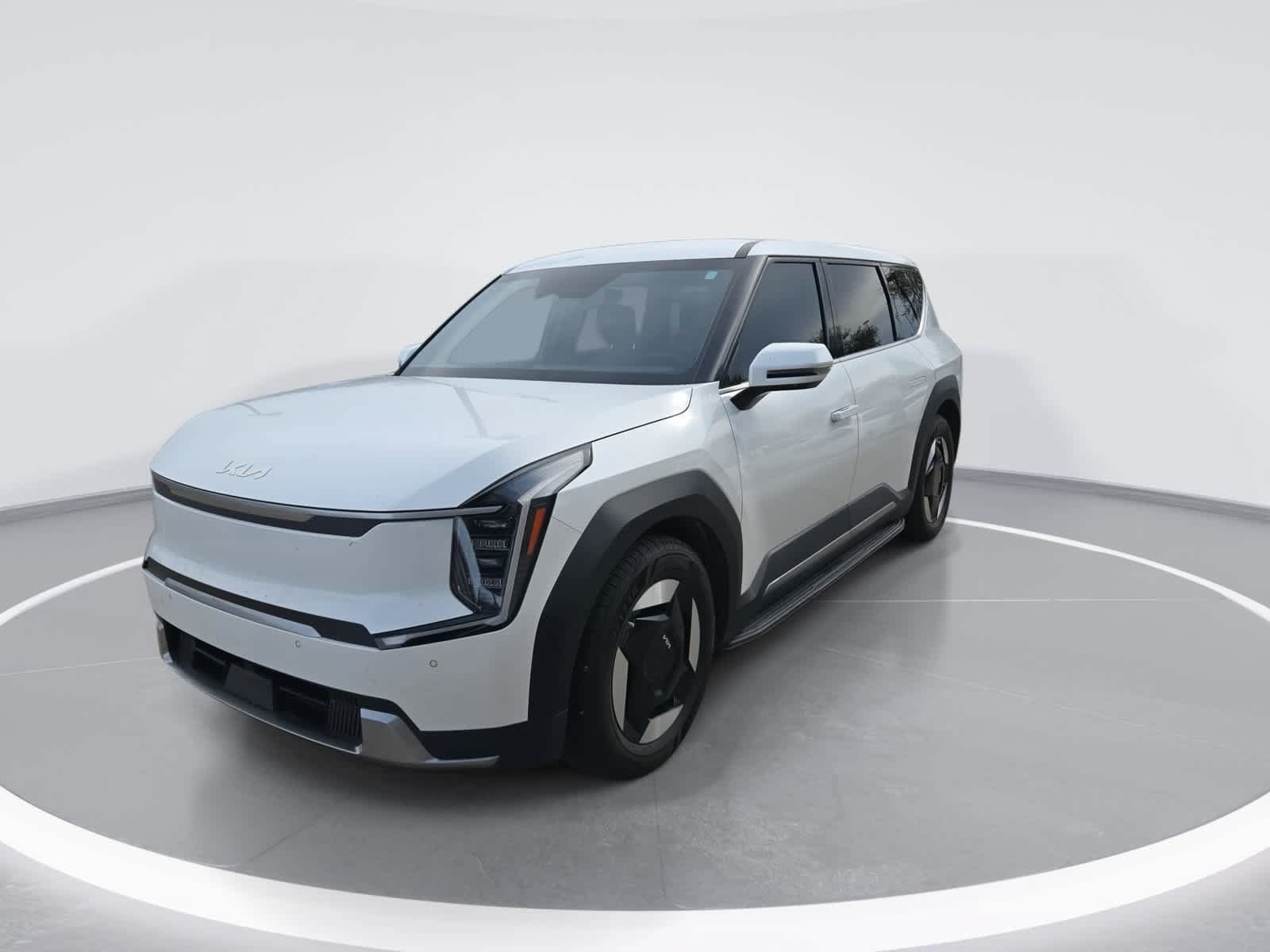 Used 2024 Kia EV9 Light Long Range RWD image 4