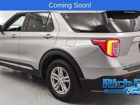 Certified 2021 Ford Explorer XLT RWD image 4
