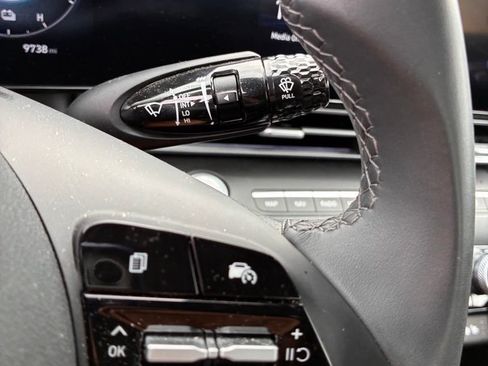 Used 2025 Hyundai Elantra Limited FWD image 29