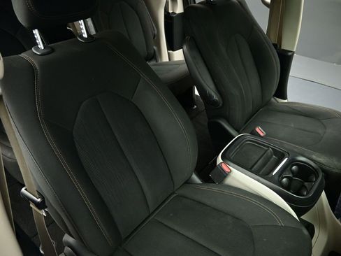 Used 2018 Chrysler Pacifica Touring Plus image 27