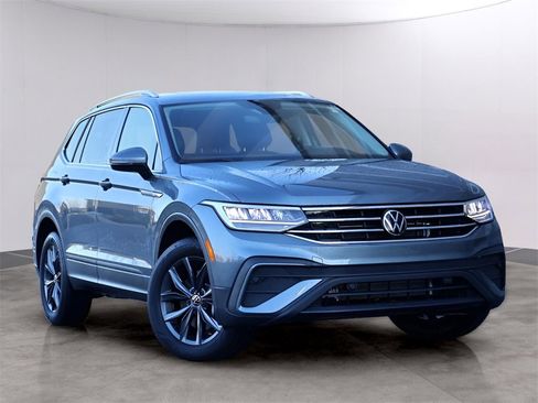 Used 2024 Volkswagen Tiguan SE image 1