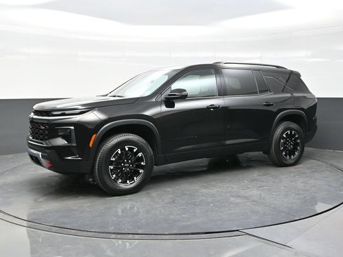 Used 2025 Chevrolet Traverse Z71 AWD/4WD image 3
