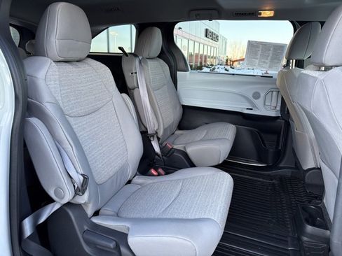 Used 2025 Toyota Sienna LE image 16