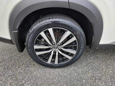 Used 2023 Nissan Pathfinder Platinum image 5