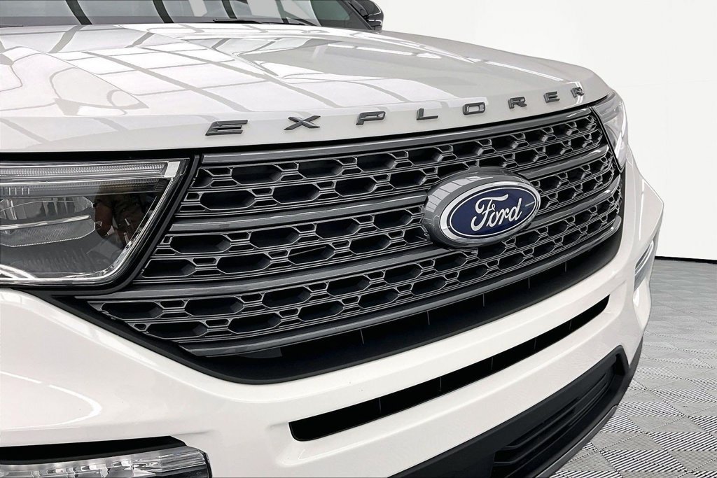 Certified 2024 Ford Explorer XLT w/ Equipment Group 202A AWD/4WD image 29