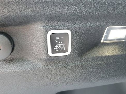 New 2025 Jeep Grand Cherokee L Altitude image 9