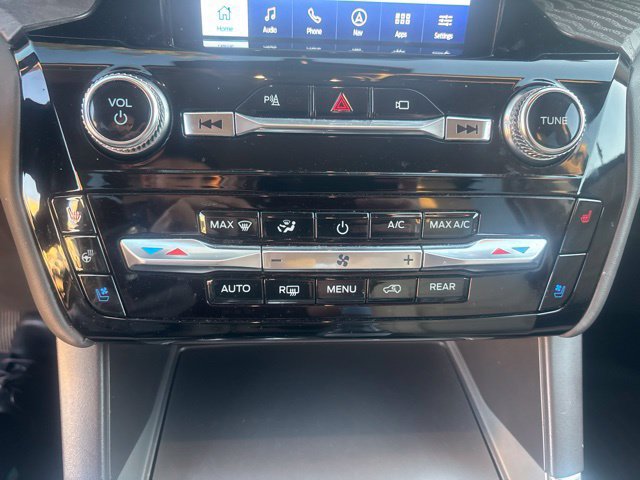 Used 2022 Ford Explorer Platinum w/ Equipment Group 601A AWD/4WD image 5