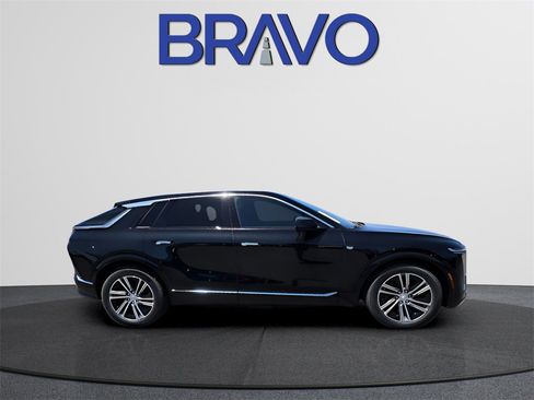 New 2024 Cadillac Lyriq Luxury image 27