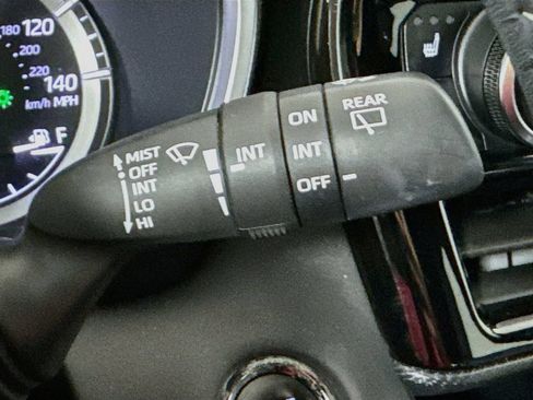 Used 2023 Toyota Highlander XSE FWD image 14