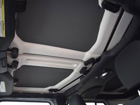 Used 2018 Jeep Wrangler Unlimited Sport S image 11