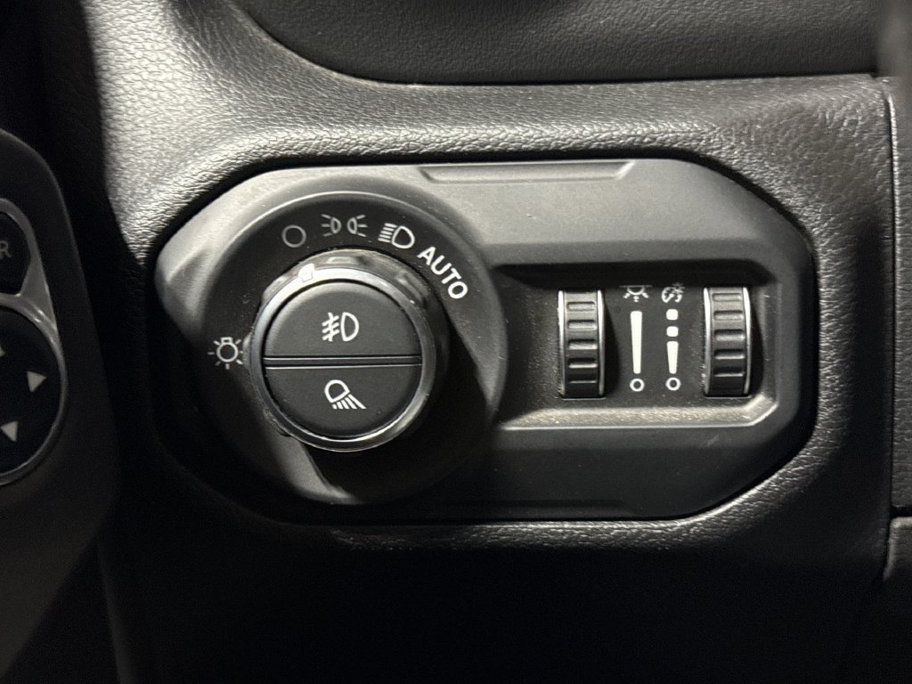 Used 2021 Jeep Gladiator Overland AWD/4WD image 19