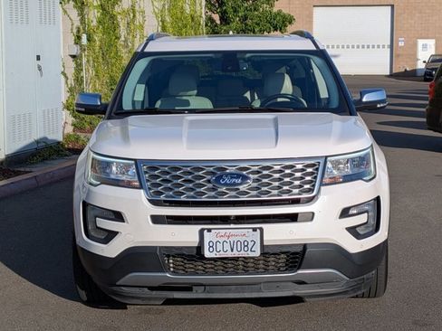 Used 2017 Ford Explorer Platinum AWD/4WD image 2