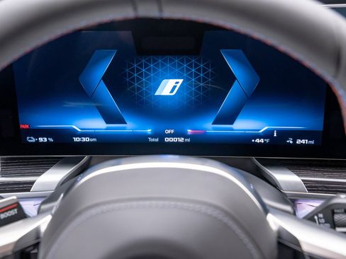 New 2025 BMW i7 M70 image 20