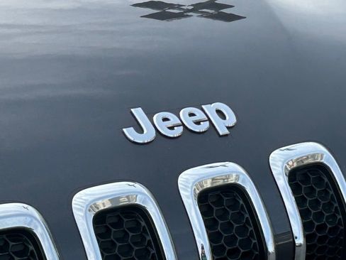 Used 2017 Jeep Cherokee Latitude w/ Comfort/Convenience Group image 11