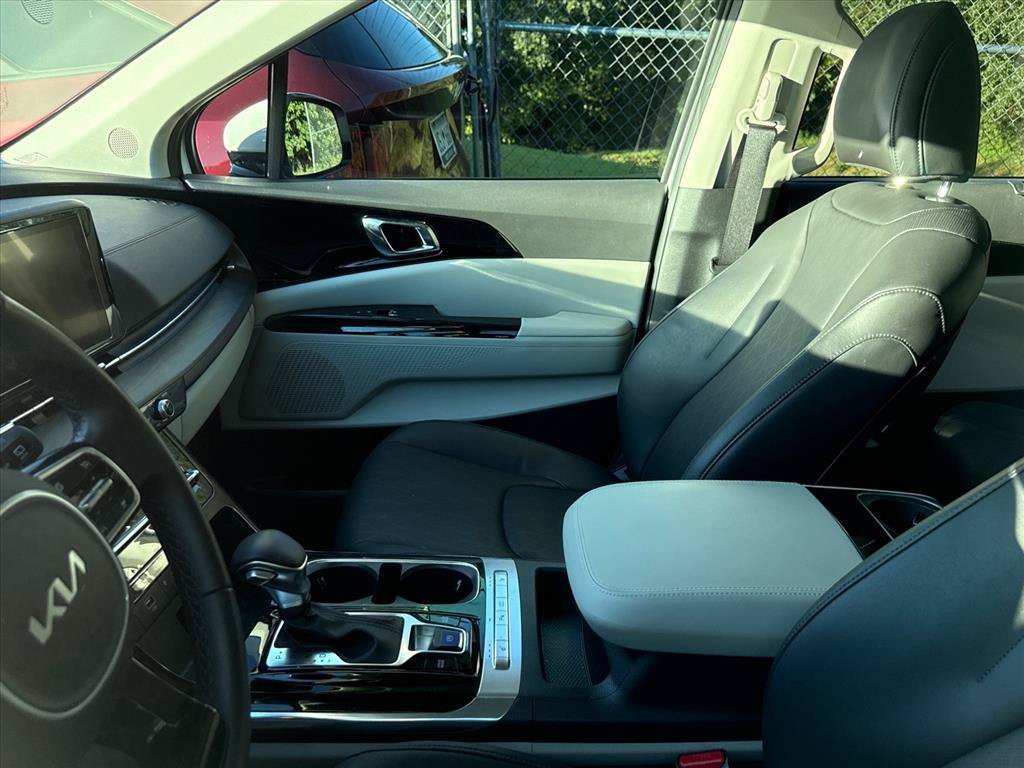 Certified 2024 Kia Carnival EX FWD image 9