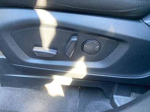 Used 2022 Ford Explorer XLT image 10