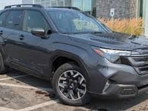 Certified 2025 Subaru Forester Premium AWD/4WD image 6