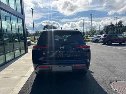 Used 2026 Nissan Pathfinder SL AWD/4WD image 4