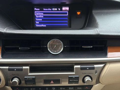 Used 2014 Lexus ES 300h image 24