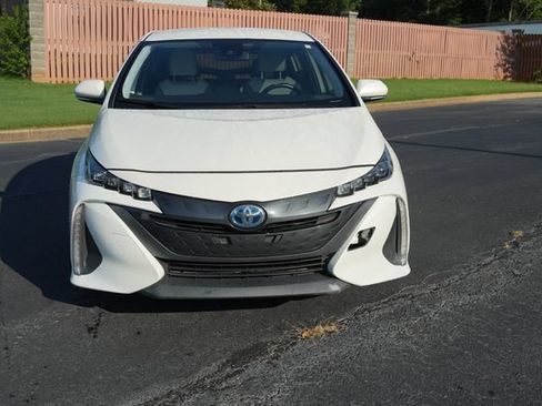 Used 2020 Toyota Prius Prime XLE FWD image 2