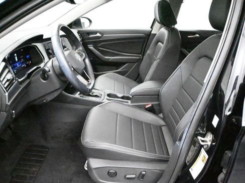 Used 2023 Volkswagen Jetta SE w/ Panoramic Sunroof Package image 6