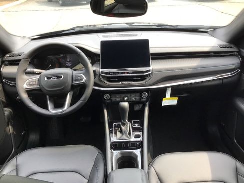 New 2025 Jeep Compass Limited w/ Sun & Sound Group image 10