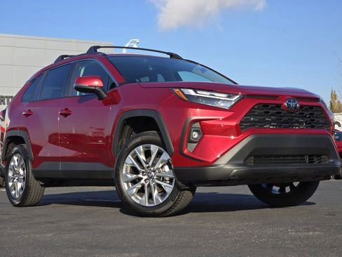 Used 2025 Toyota RAV4 XLE Premium image 38