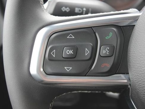 Used 2025 Jeep Wrangler Unlimited Sahara w/ Dual Top Group AWD/4WD image 13