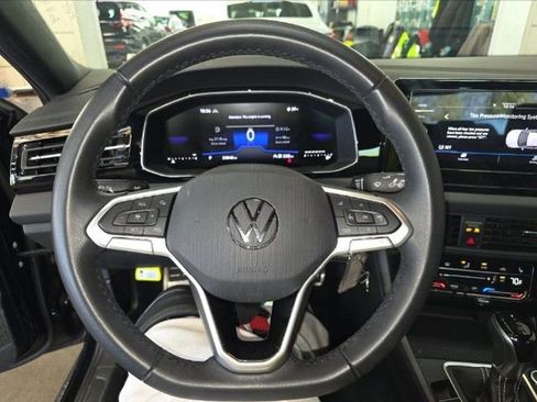 Used 2025 Volkswagen Jetta Sport image 7