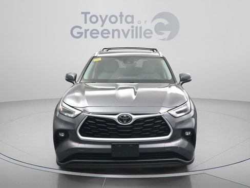 Certified 2021 Toyota Highlander XLE AWD/4WD image 21