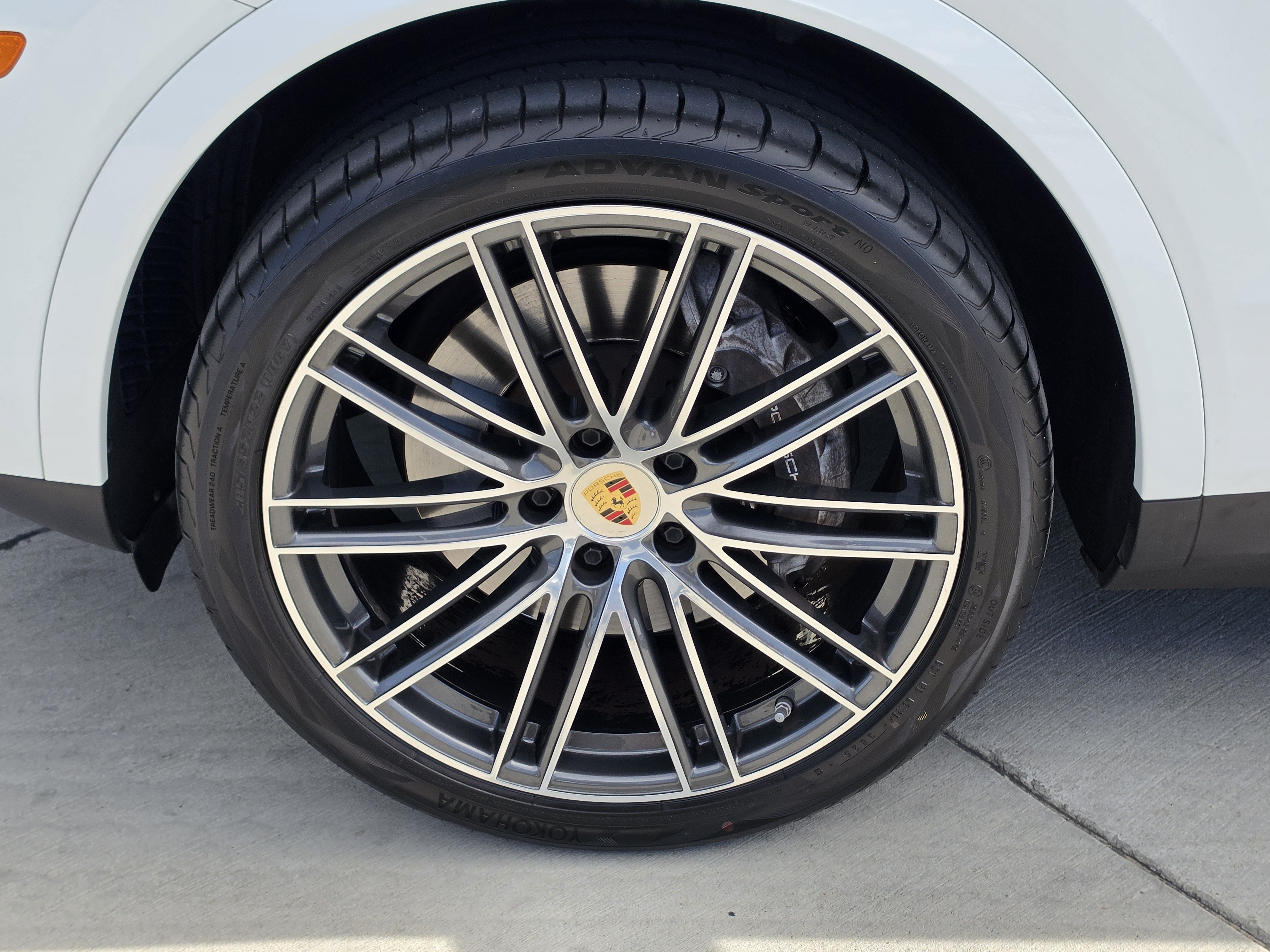 Used 2023 Porsche Cayenne AWD/4WD image 33